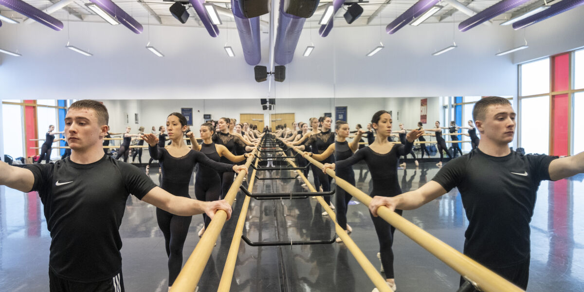 Glasgow Clyde College Dance students in Ballet class